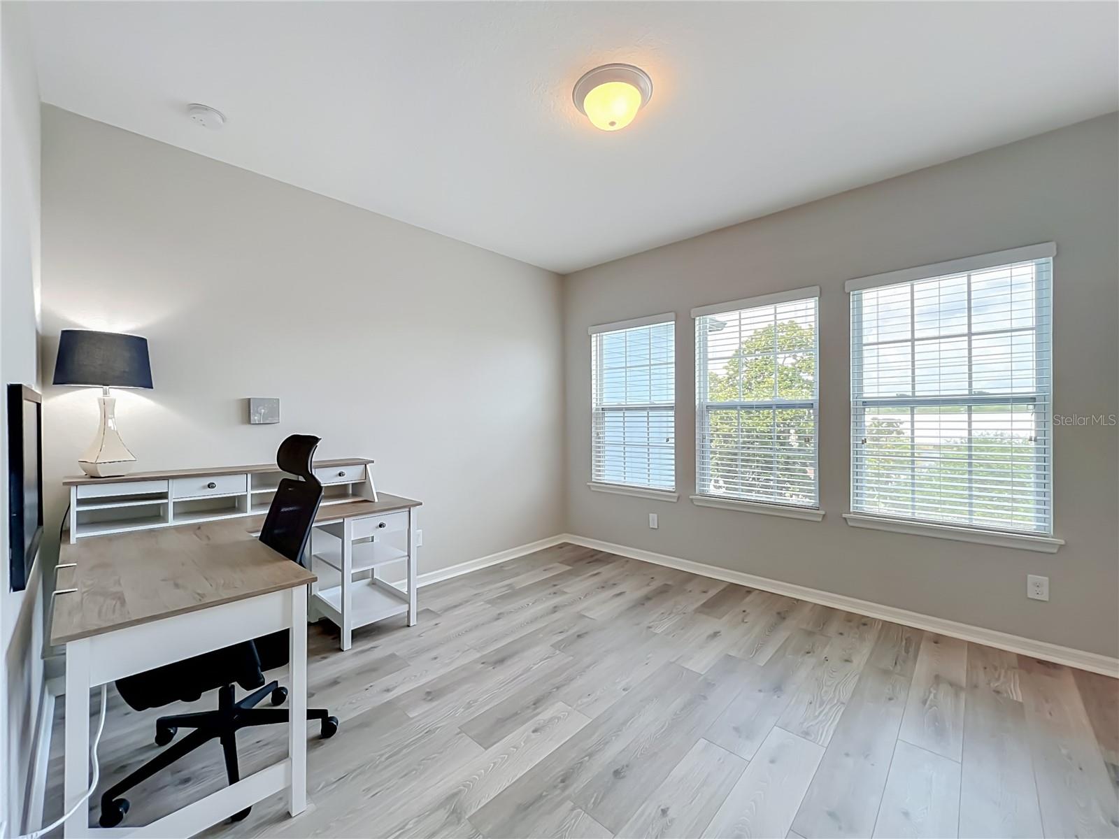 HAMPTONS - SECOND REP - Residential