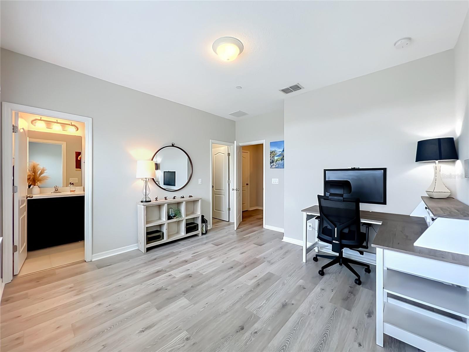 HAMPTONS - SECOND REP - Residential