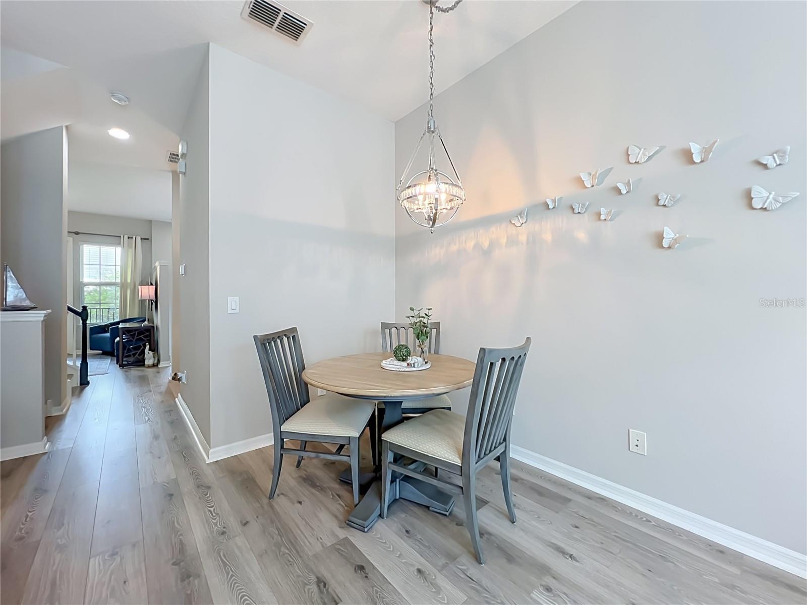 HAMPTONS - SECOND REP - Residential