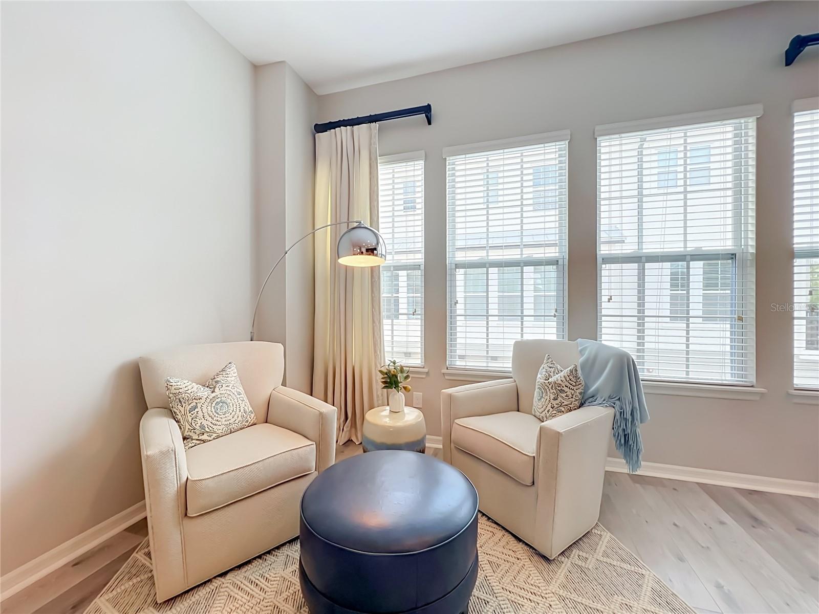 HAMPTONS - SECOND REP - Residential