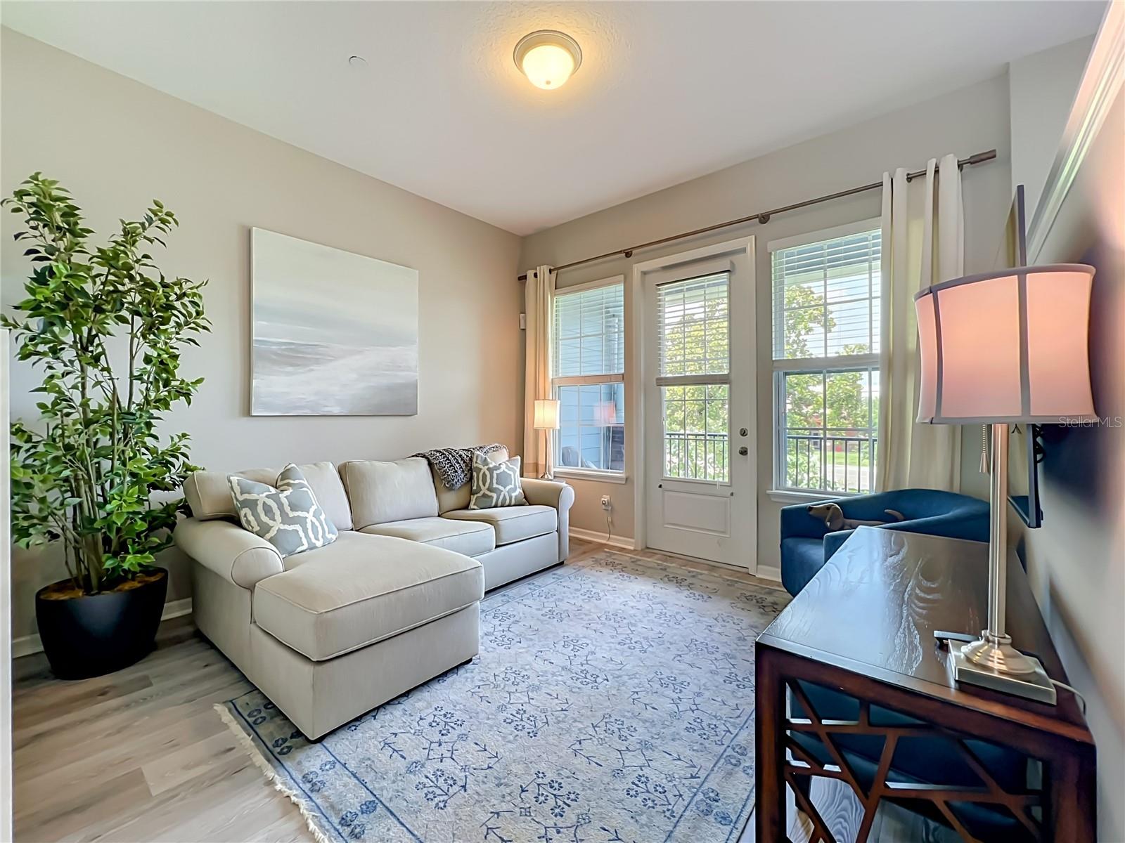 HAMPTONS - SECOND REP - Residential
