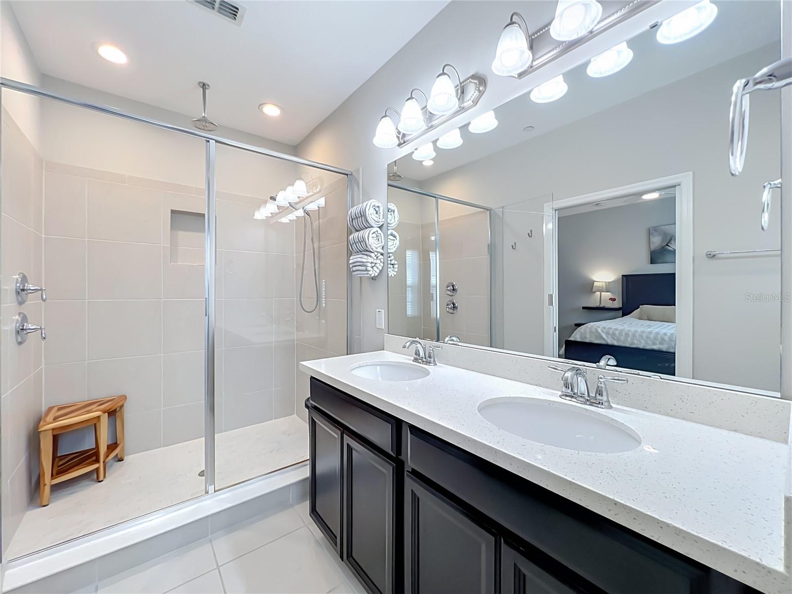 HAMPTONS - SECOND REP - Residential