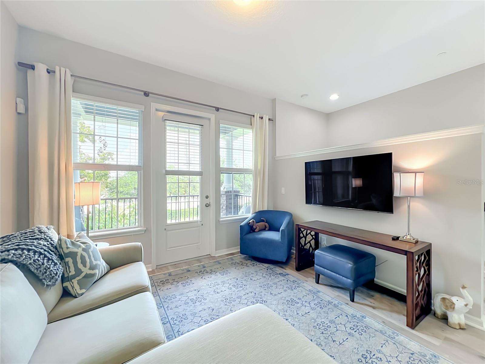 HAMPTONS - SECOND REP - Residential