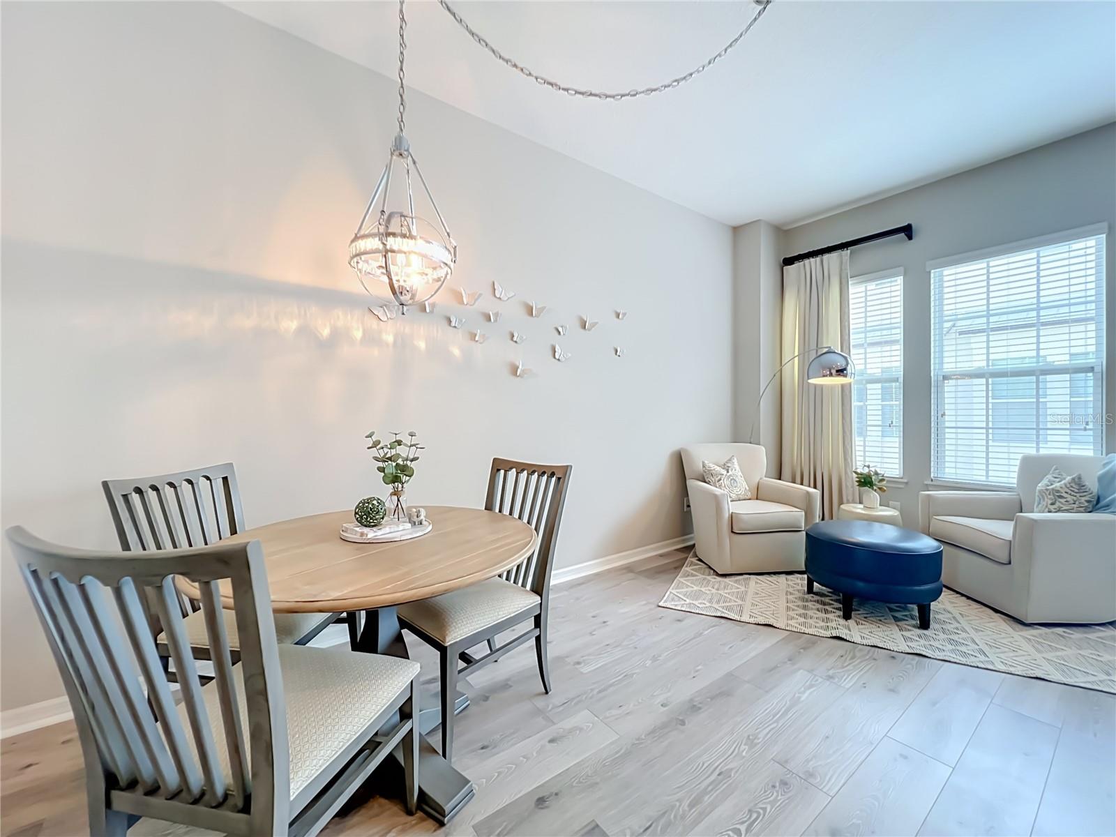 HAMPTONS - SECOND REP - Residential