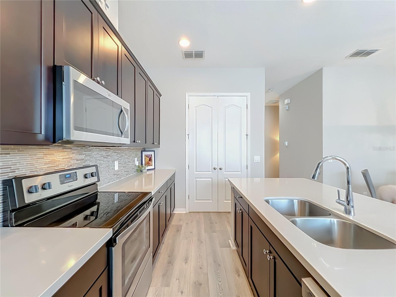 HAMPTONS - SECOND REP - Residential