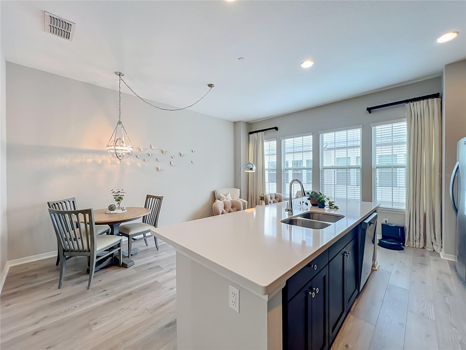 HAMPTONS - SECOND REP - Residential