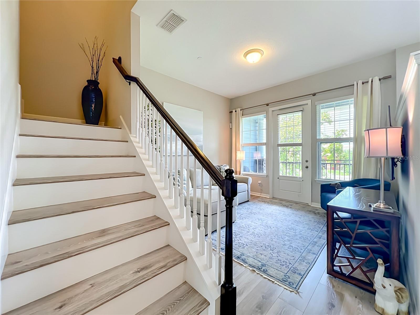 HAMPTONS - SECOND REP - Residential
