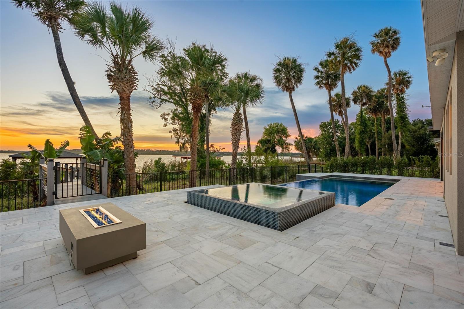 HULL ISLAND/OAKLAND - Residential