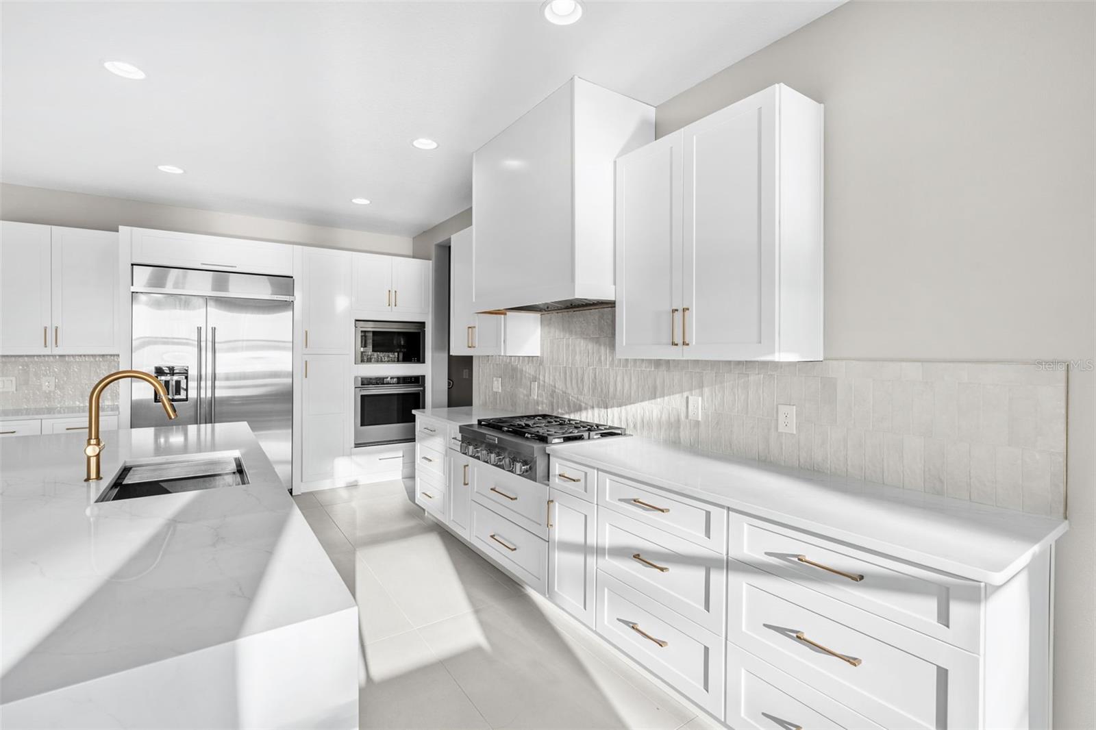 HULL ISLAND/OAKLAND - Residential