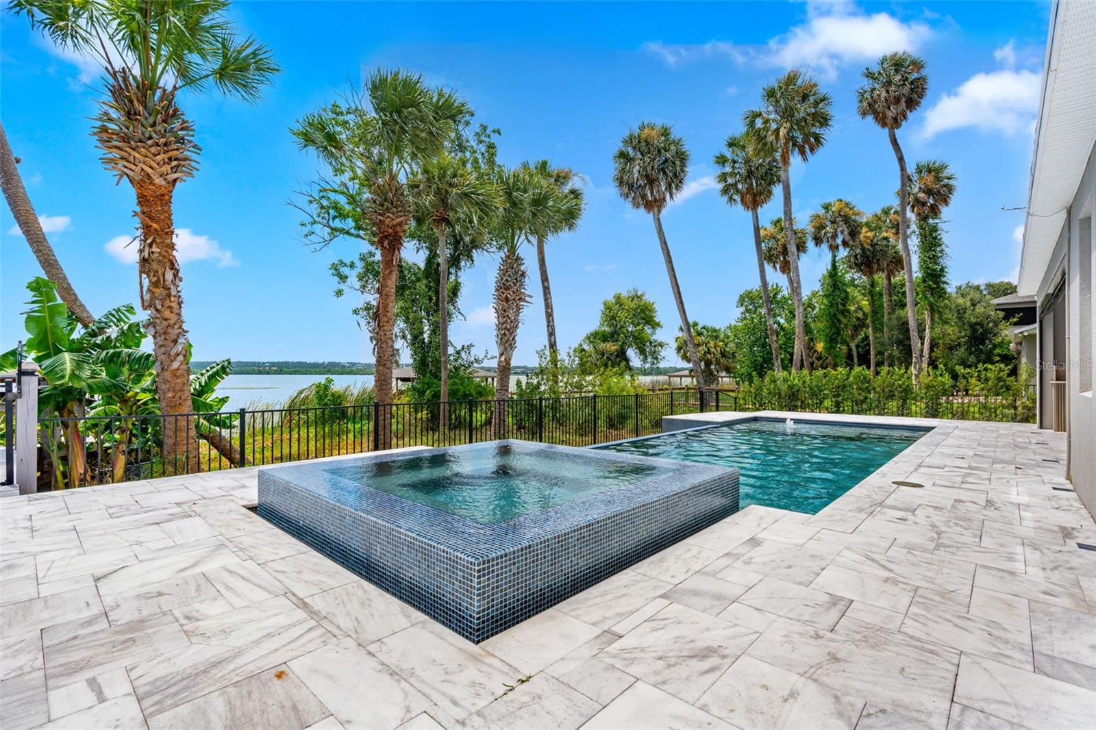 HULL ISLAND/OAKLAND - Residential