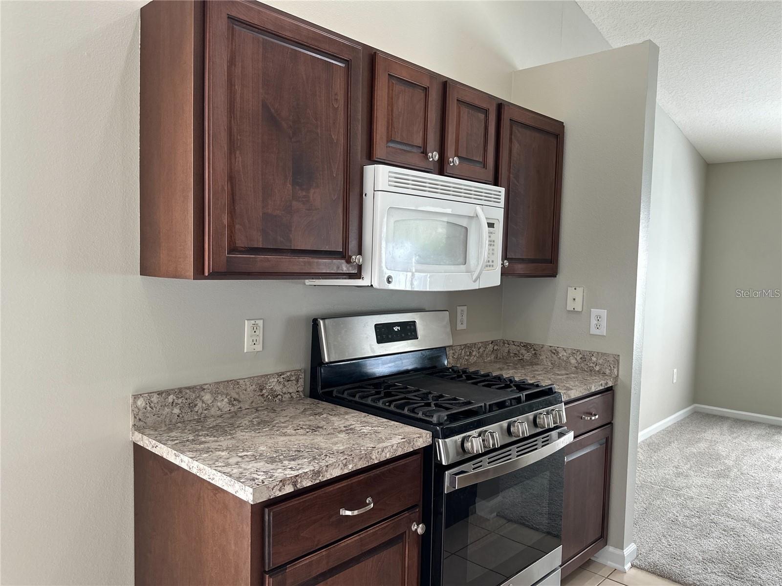 MEADOW POINTE PRCL 18 - Residential Lease