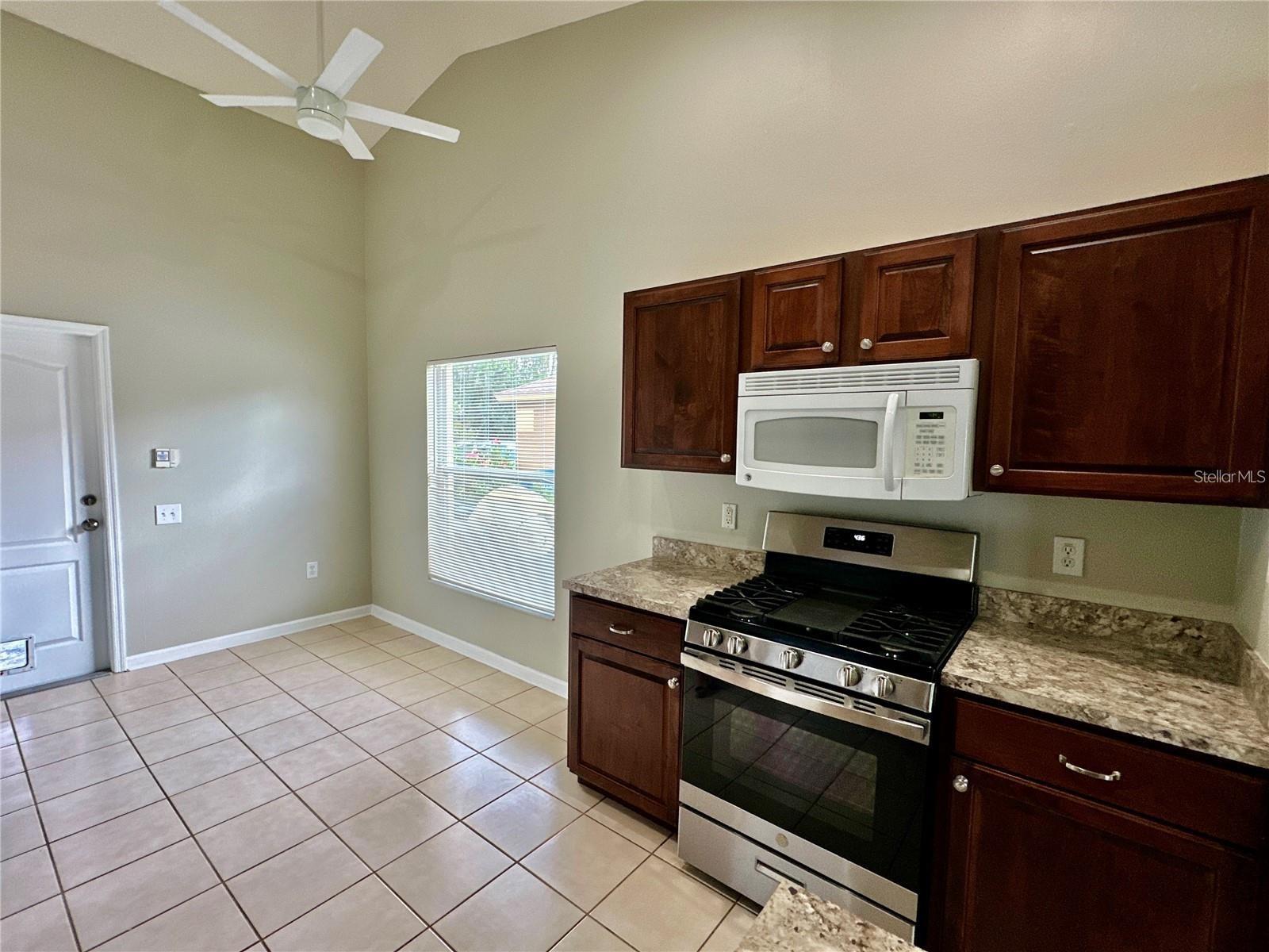 MEADOW POINTE PRCL 18 - Residential Lease