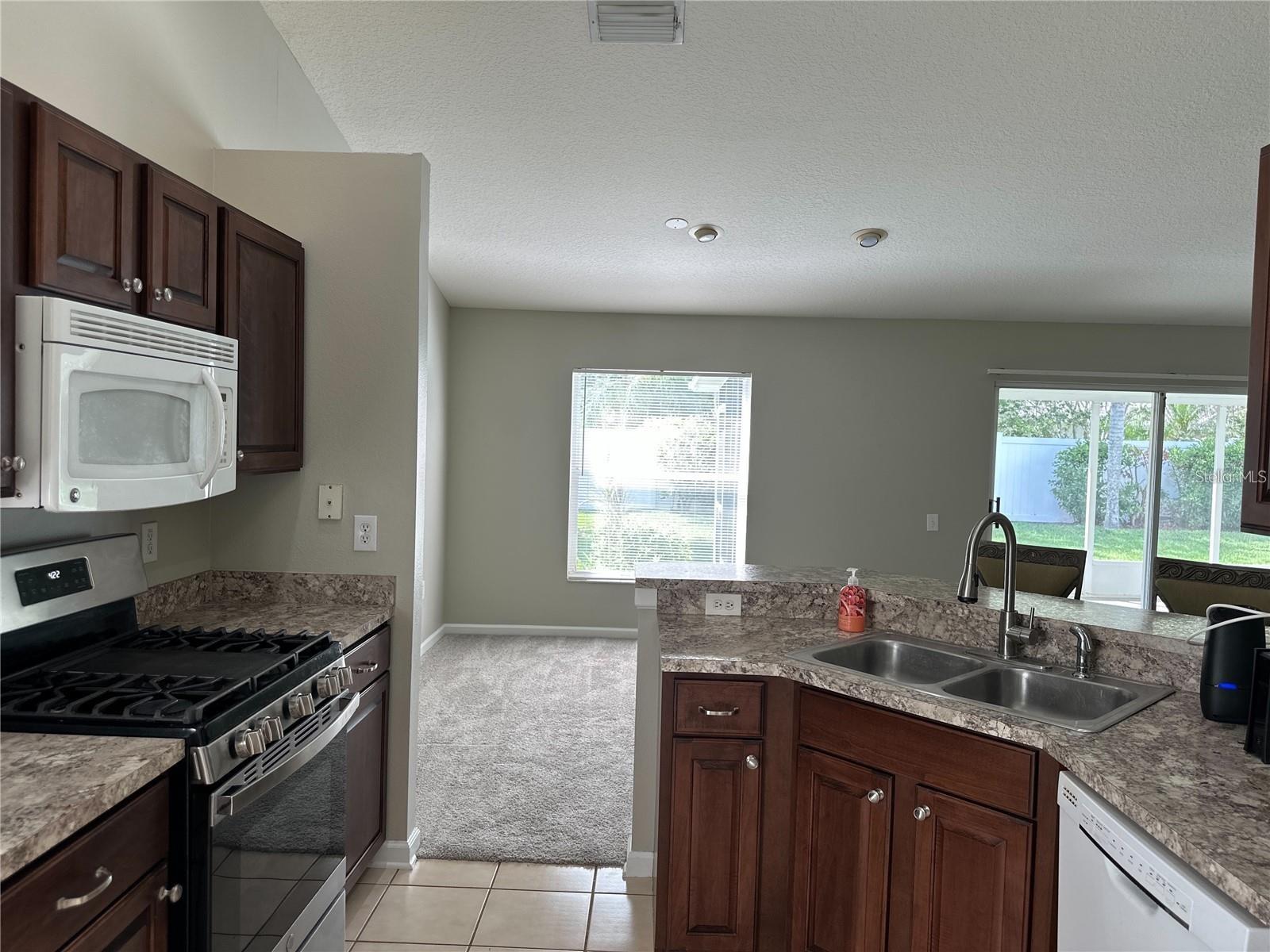MEADOW POINTE PRCL 18 - Residential Lease