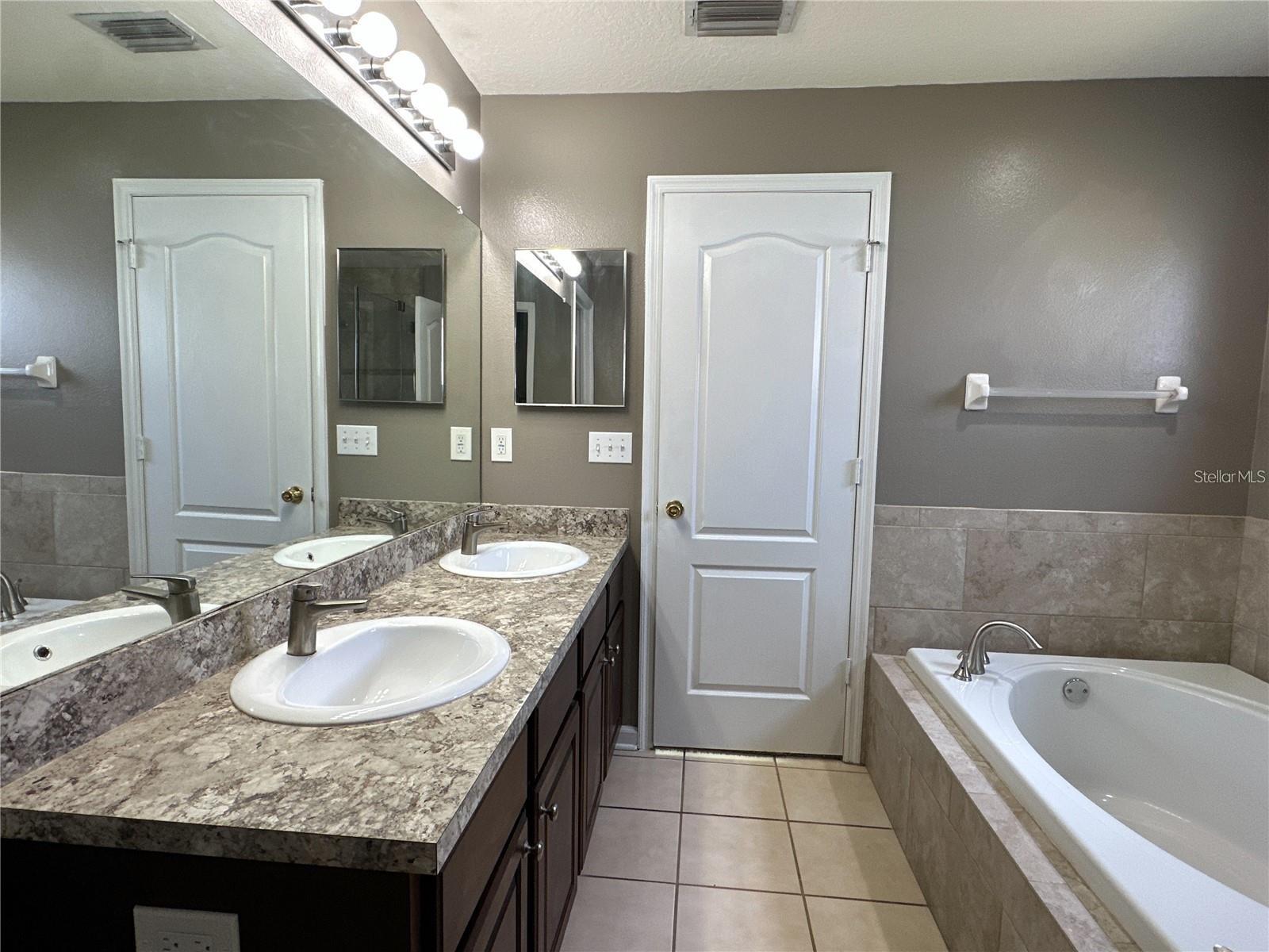 MEADOW POINTE PRCL 18 - Residential Lease