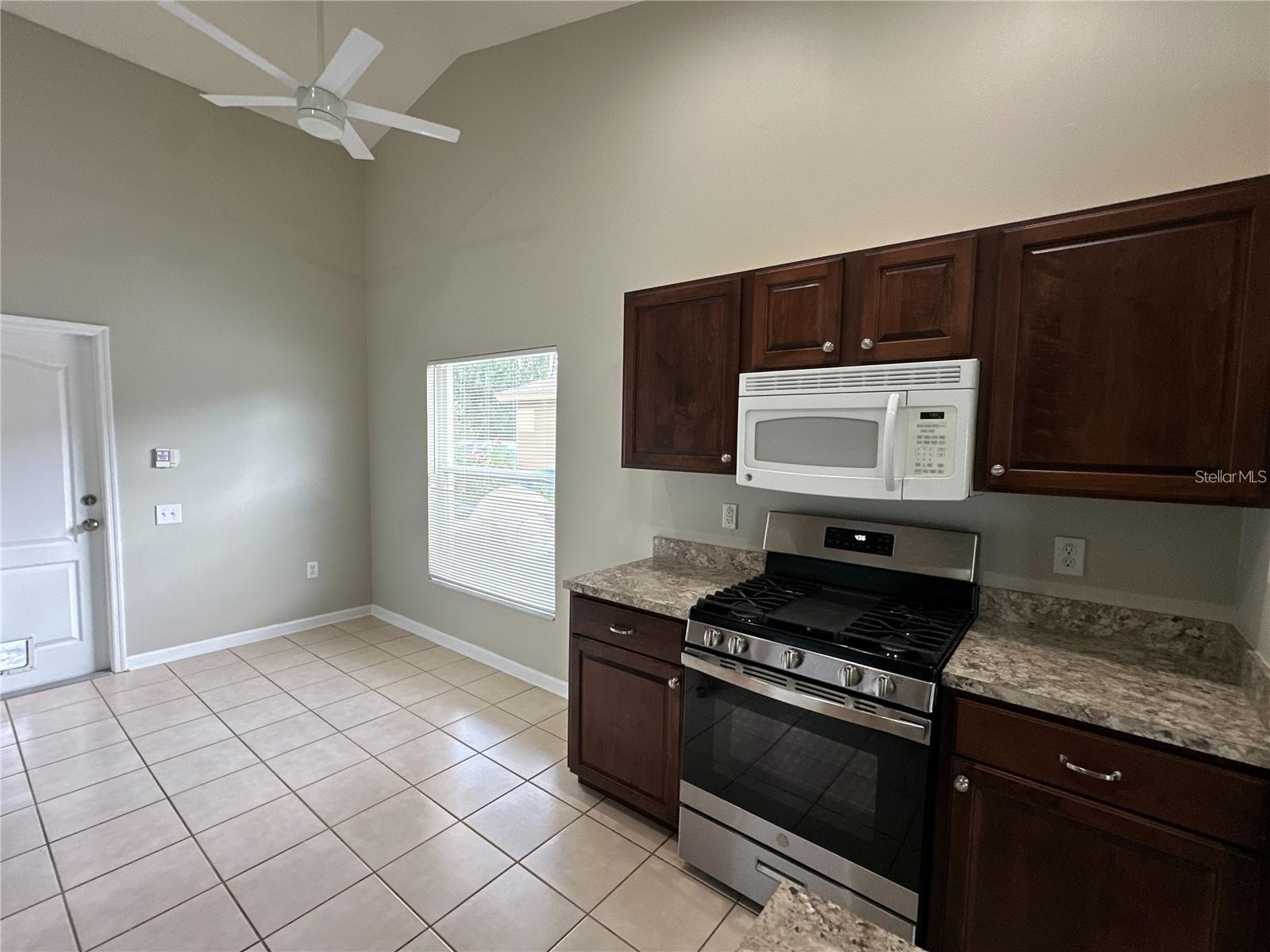 MEADOW POINTE PRCL 18 - Residential Lease