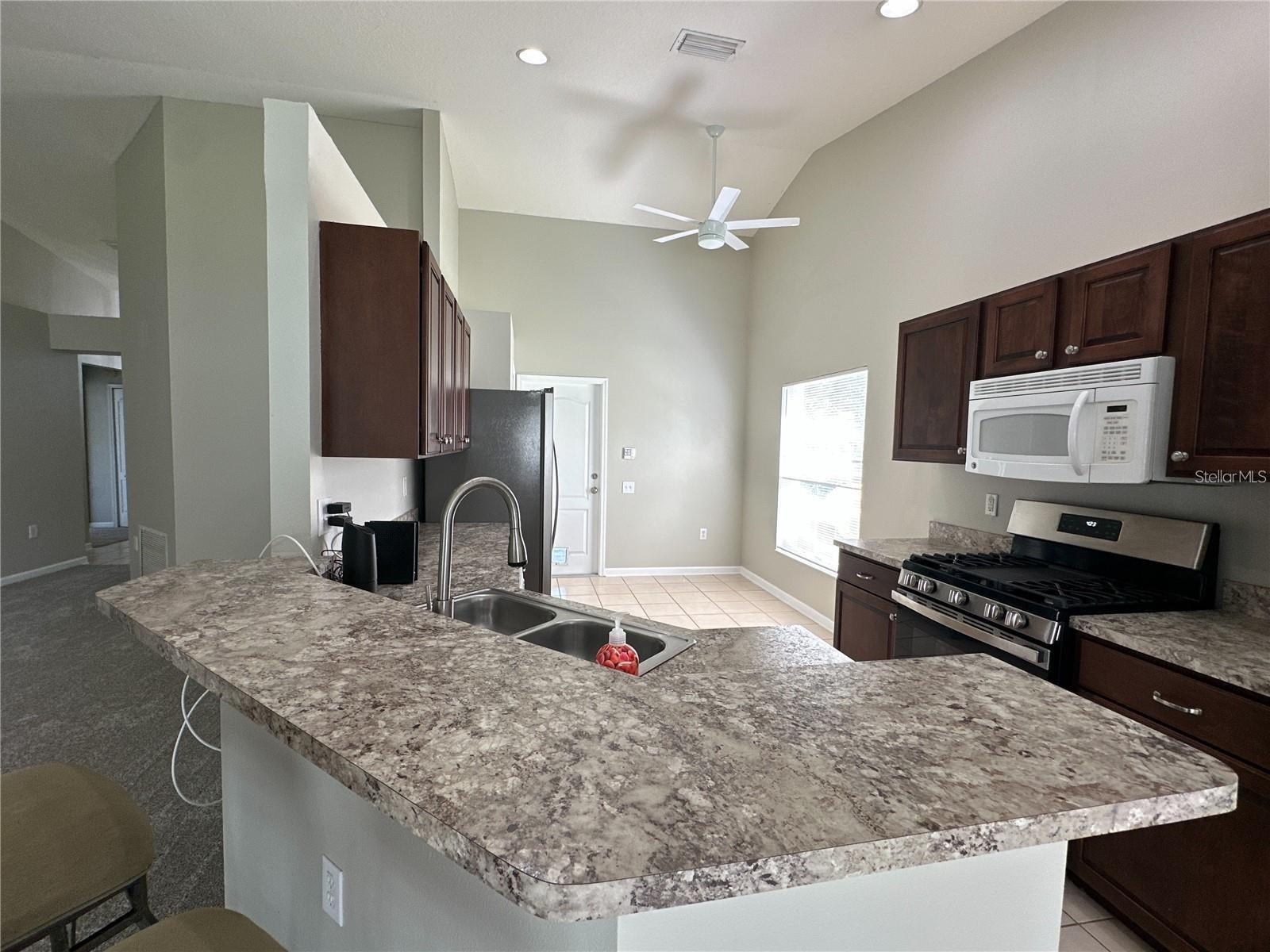 MEADOW POINTE PRCL 18 - Residential Lease