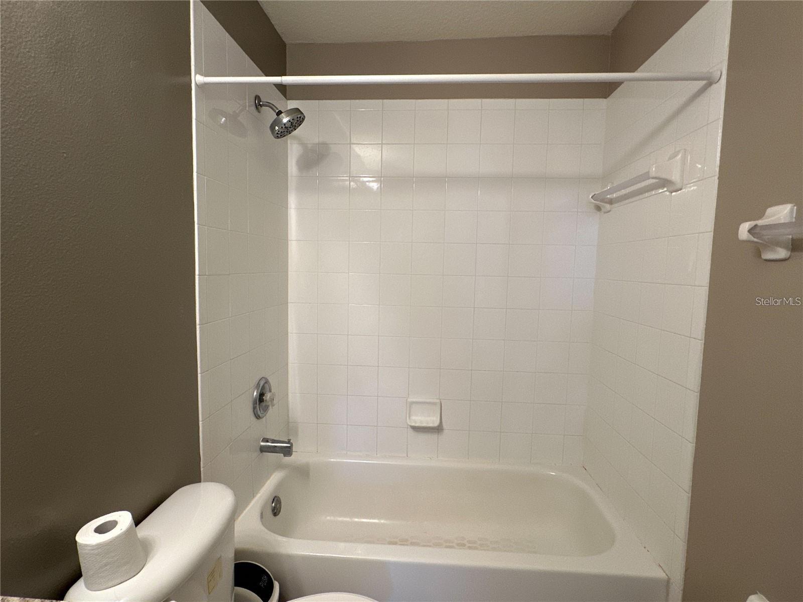 MEADOW POINTE PRCL 18 - Residential Lease
