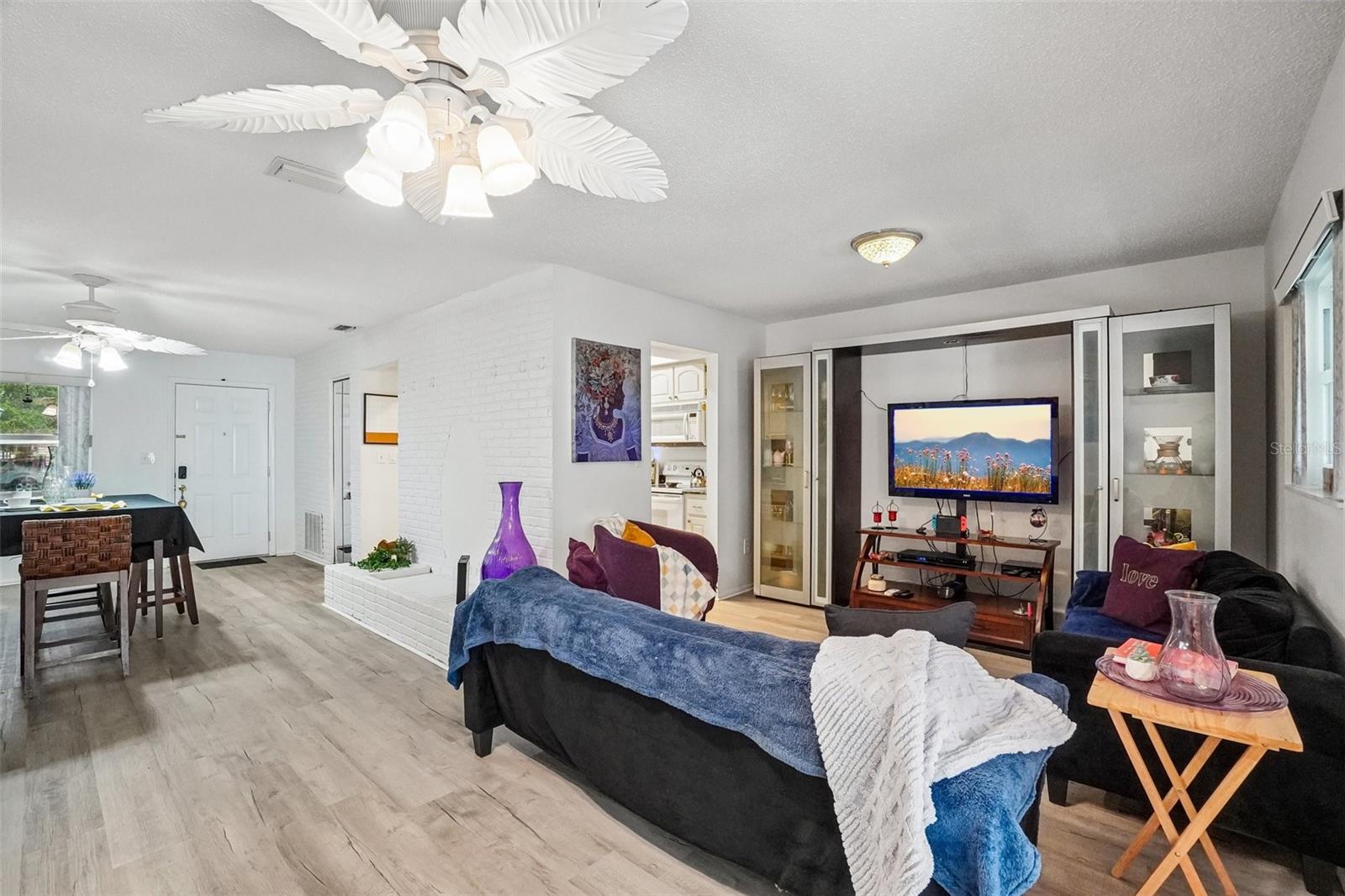 TOWNHOUSES AT BONNIE BAY CONDO - Residential