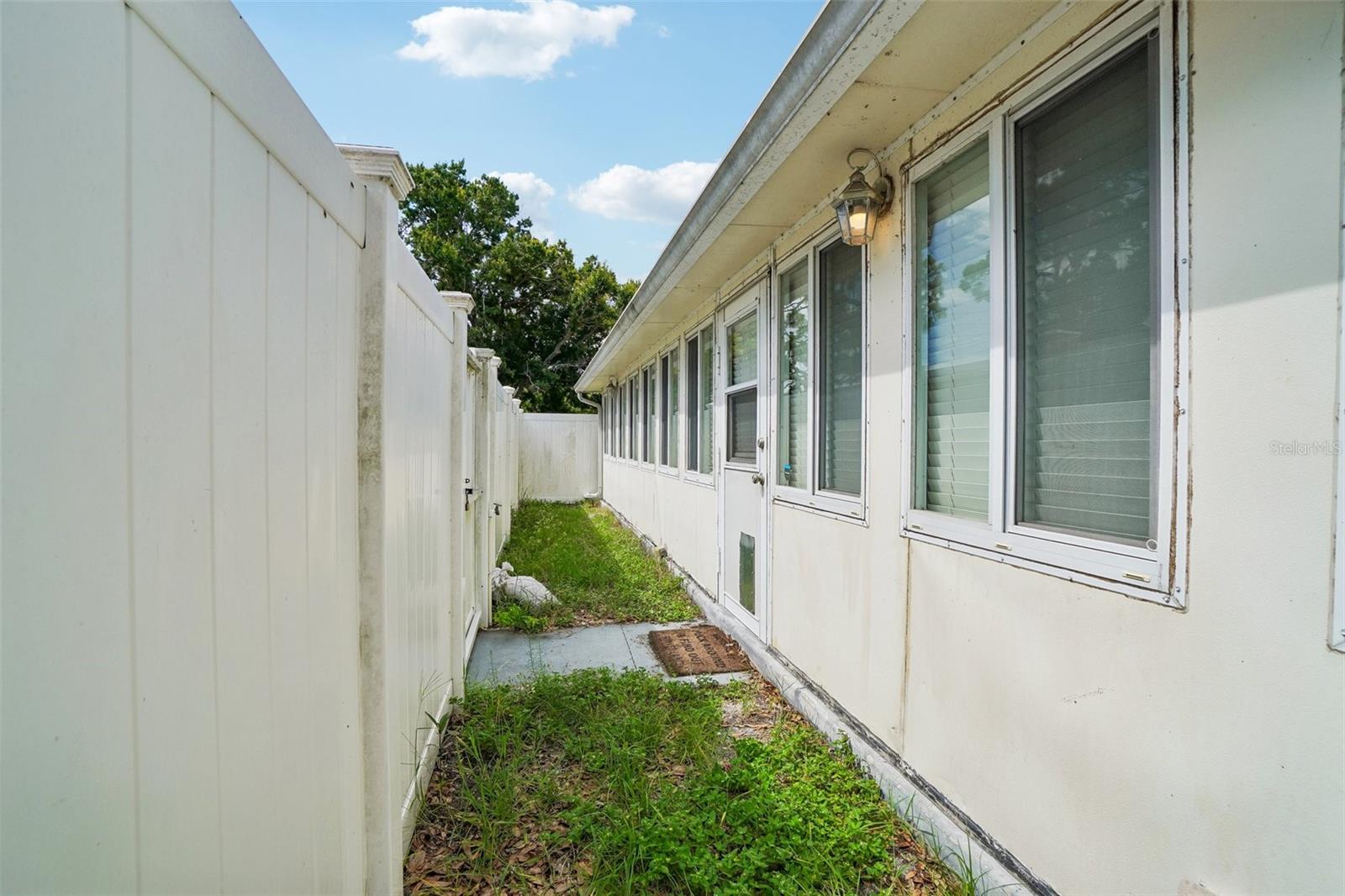 TOWNHOUSES AT BONNIE BAY CONDO - Residential