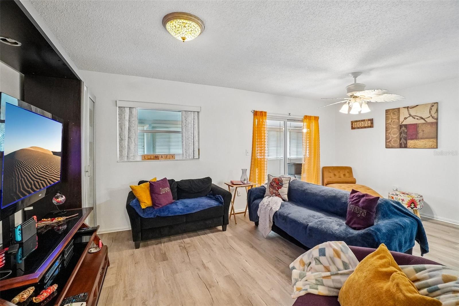 TOWNHOUSES AT BONNIE BAY CONDO - Residential