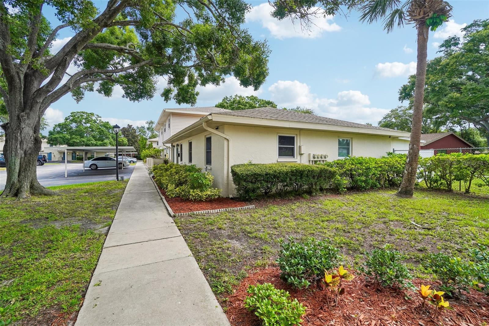 TOWNHOUSES AT BONNIE BAY CONDO - Residential