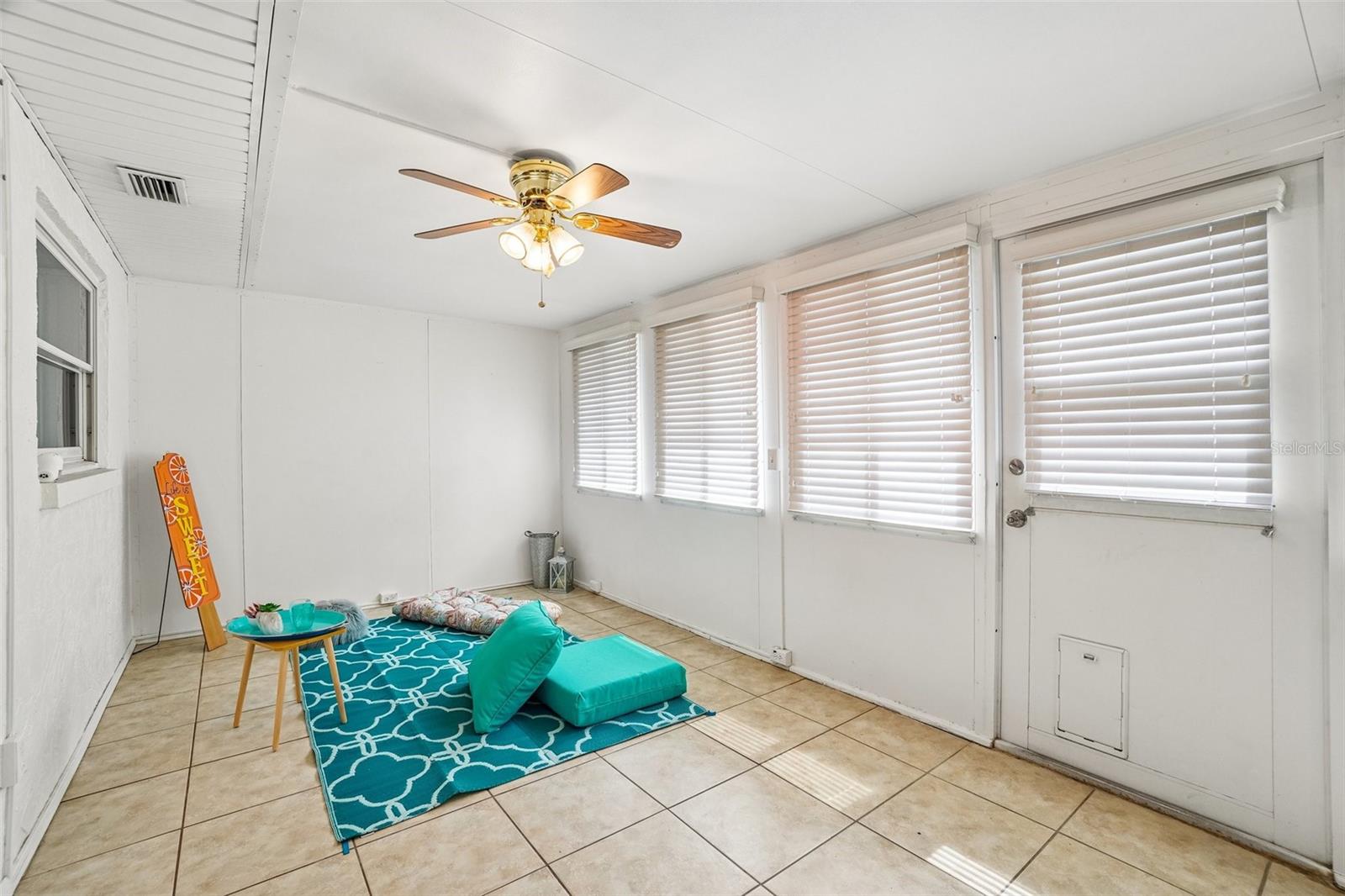 TOWNHOUSES AT BONNIE BAY CONDO - Residential