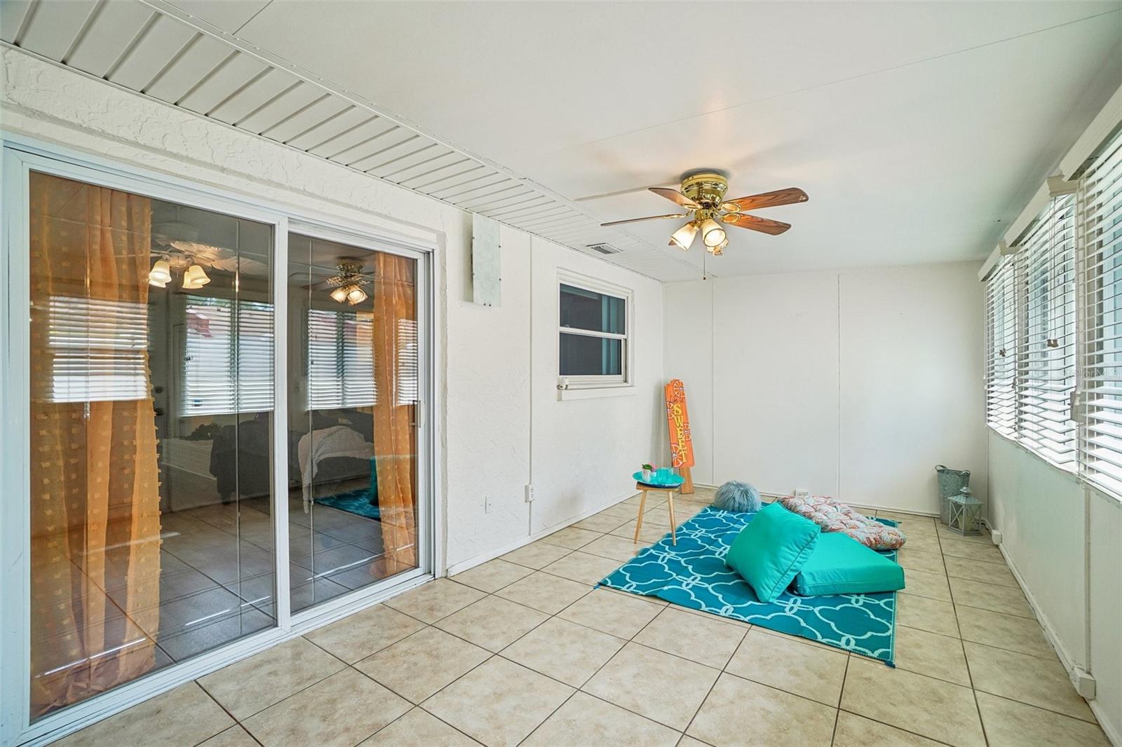 TOWNHOUSES AT BONNIE BAY CONDO - Residential