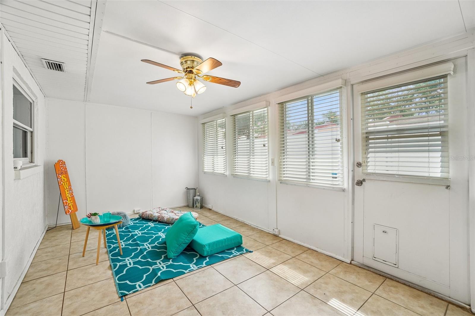 TOWNHOUSES AT BONNIE BAY CONDO - Residential