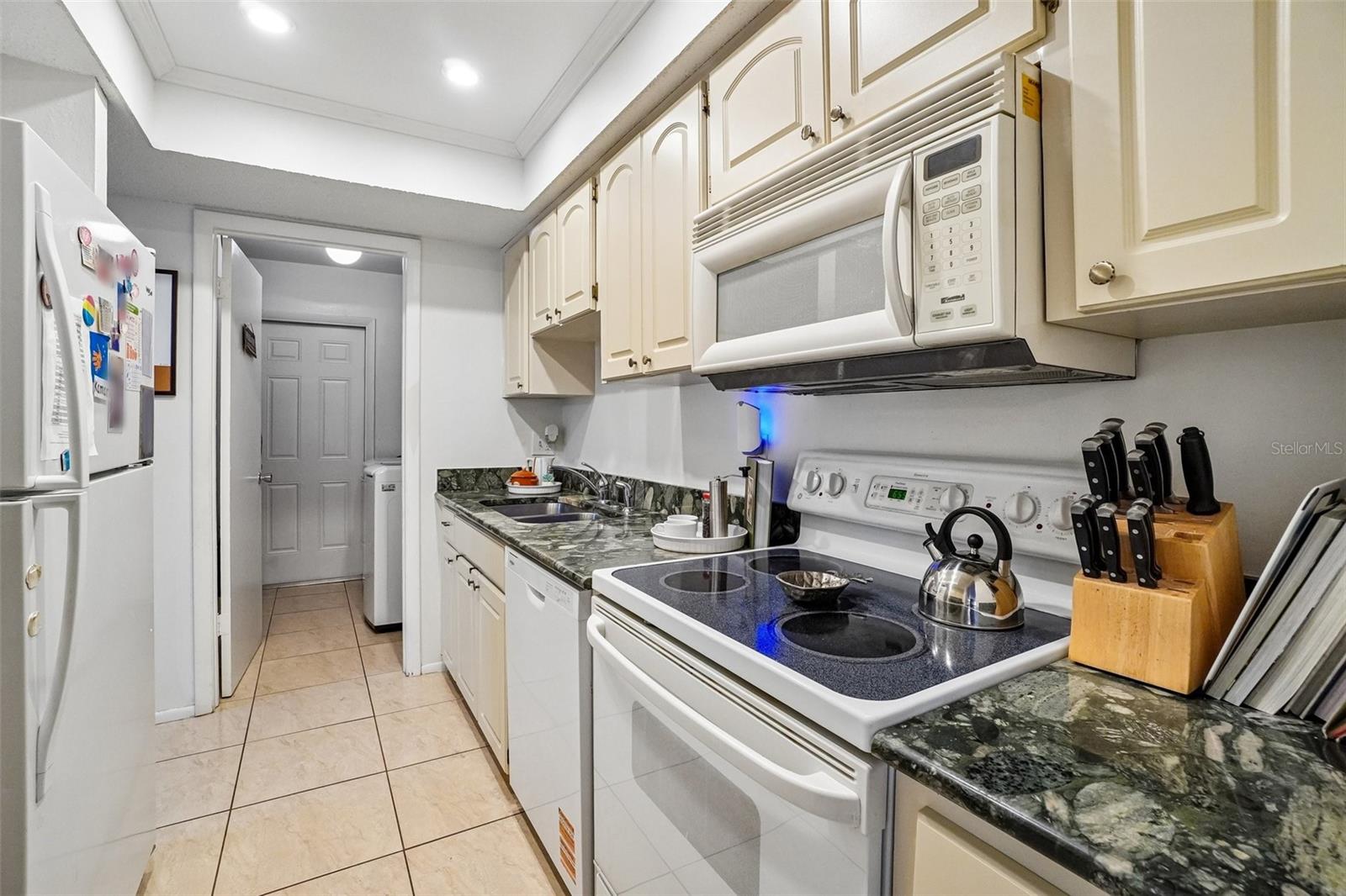 TOWNHOUSES AT BONNIE BAY CONDO - Residential