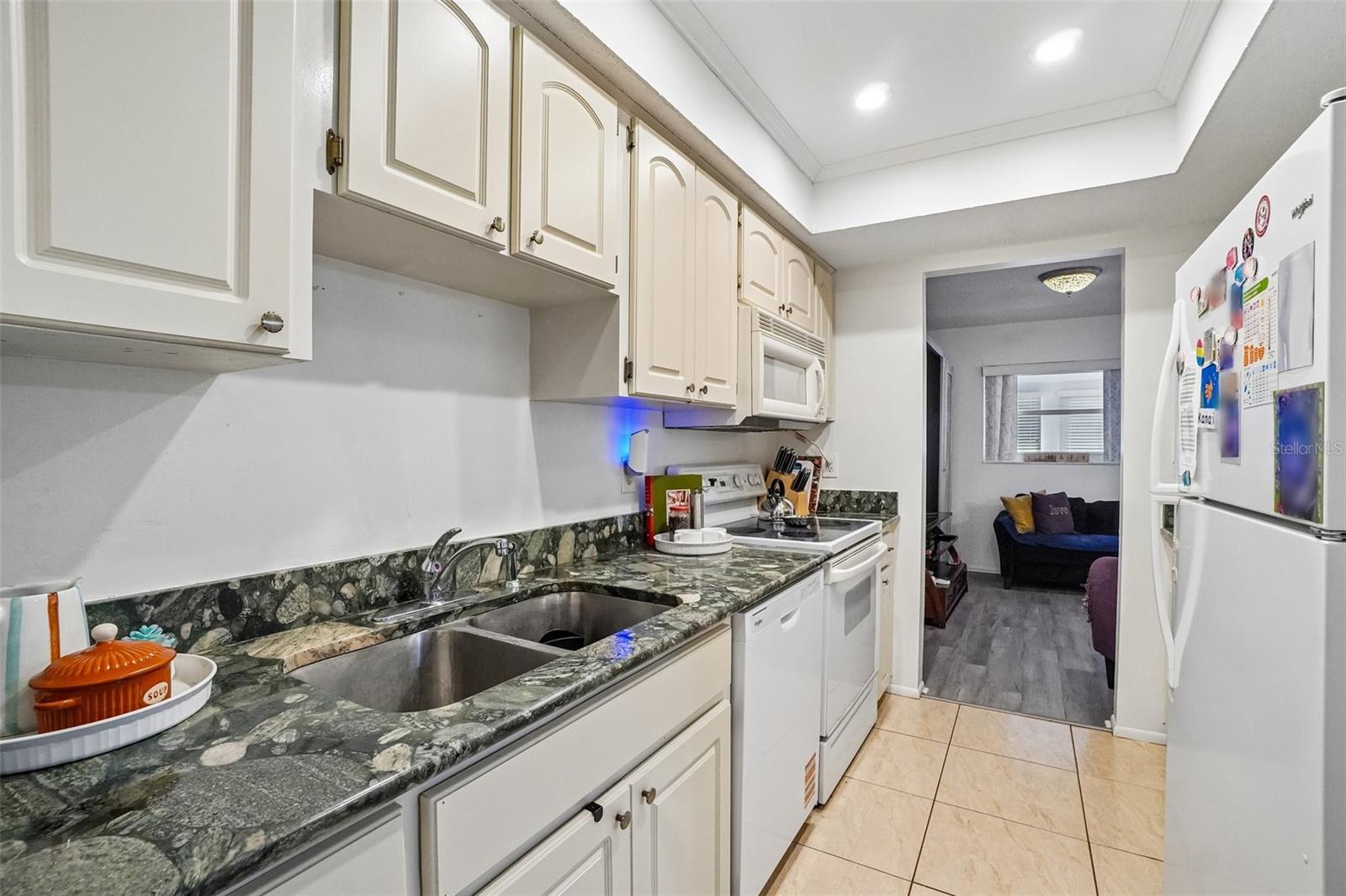 TOWNHOUSES AT BONNIE BAY CONDO - Residential