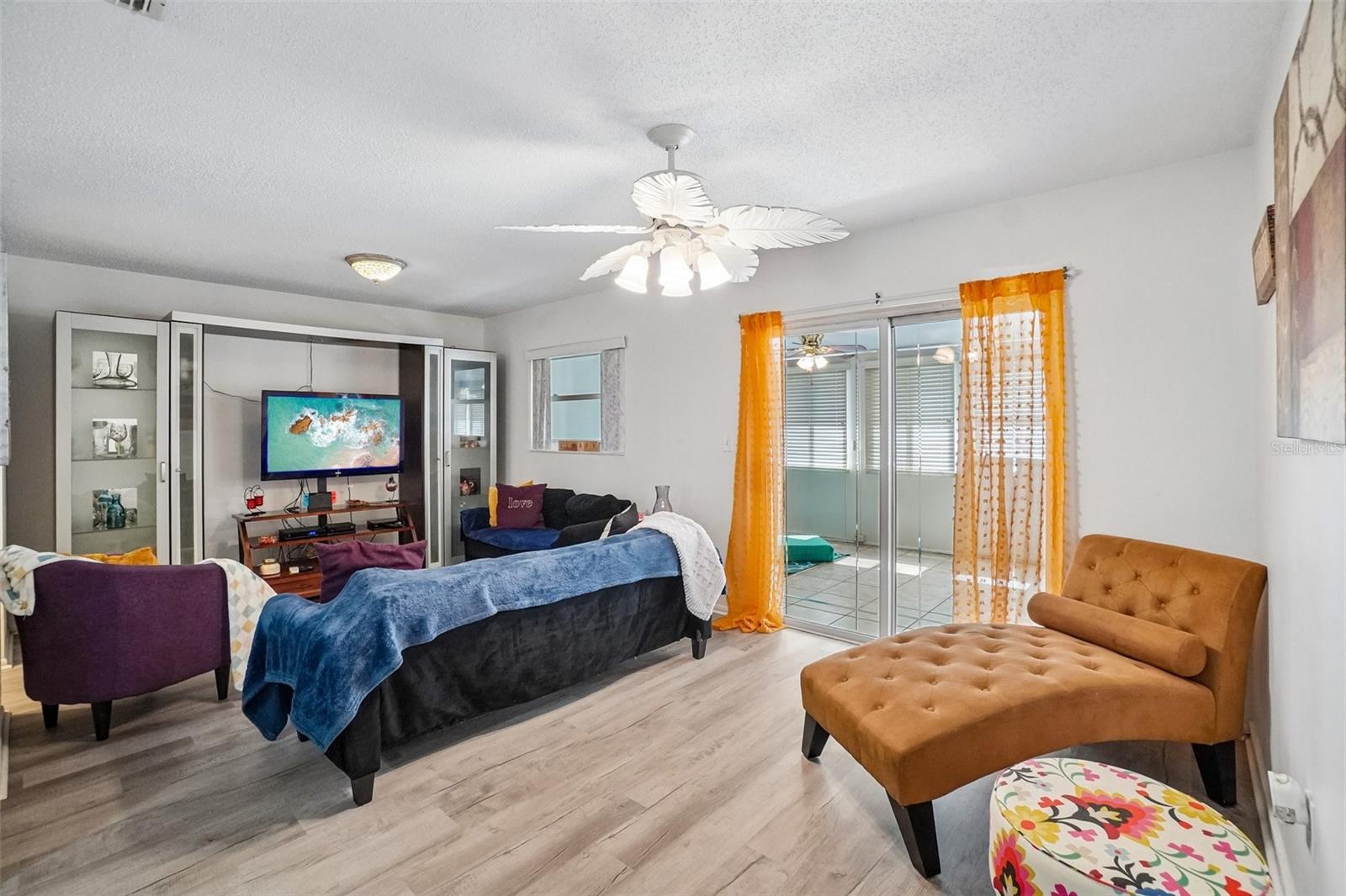 TOWNHOUSES AT BONNIE BAY CONDO - Residential