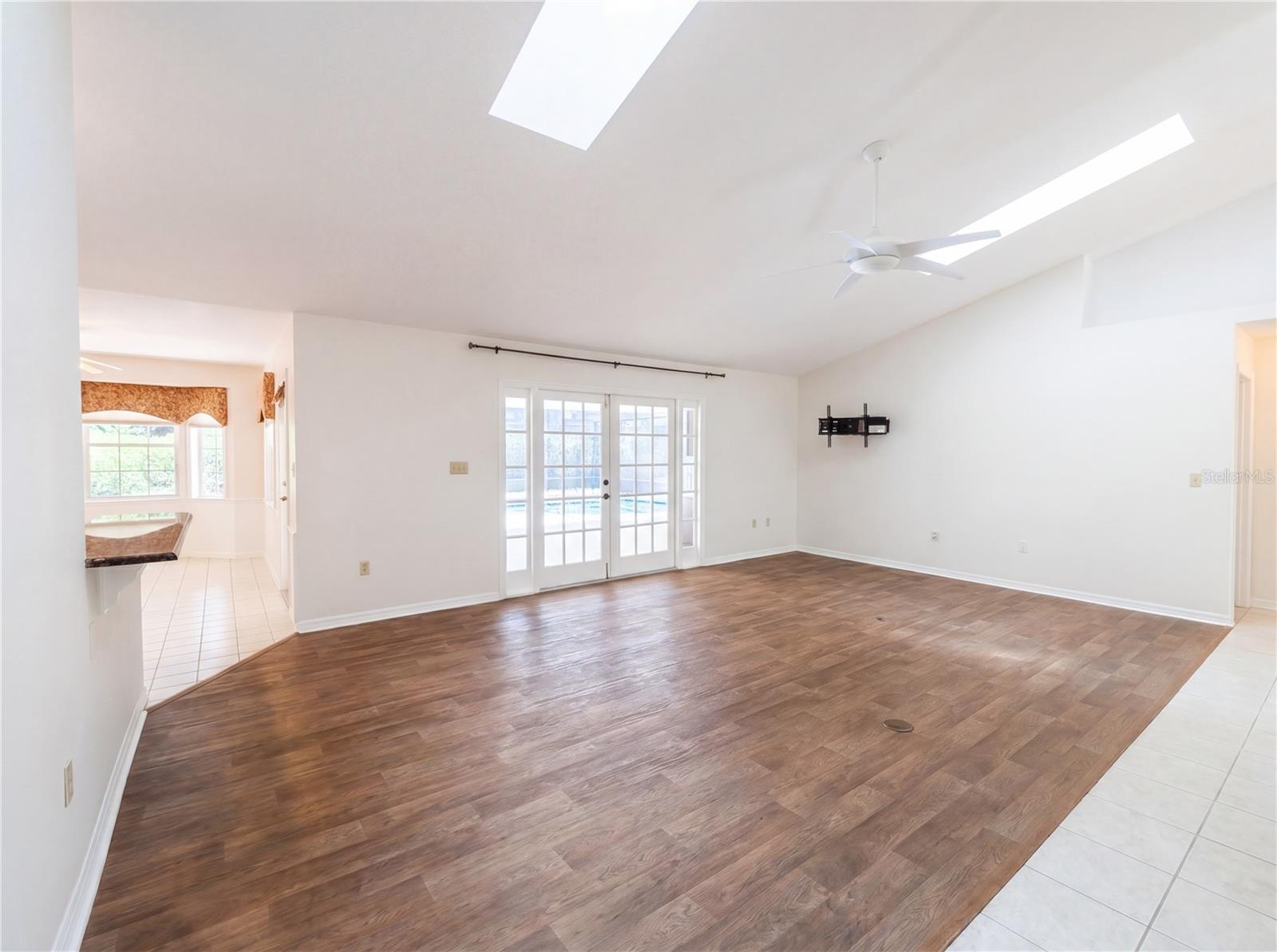 ESTATES AT BENT OAKS - Residential