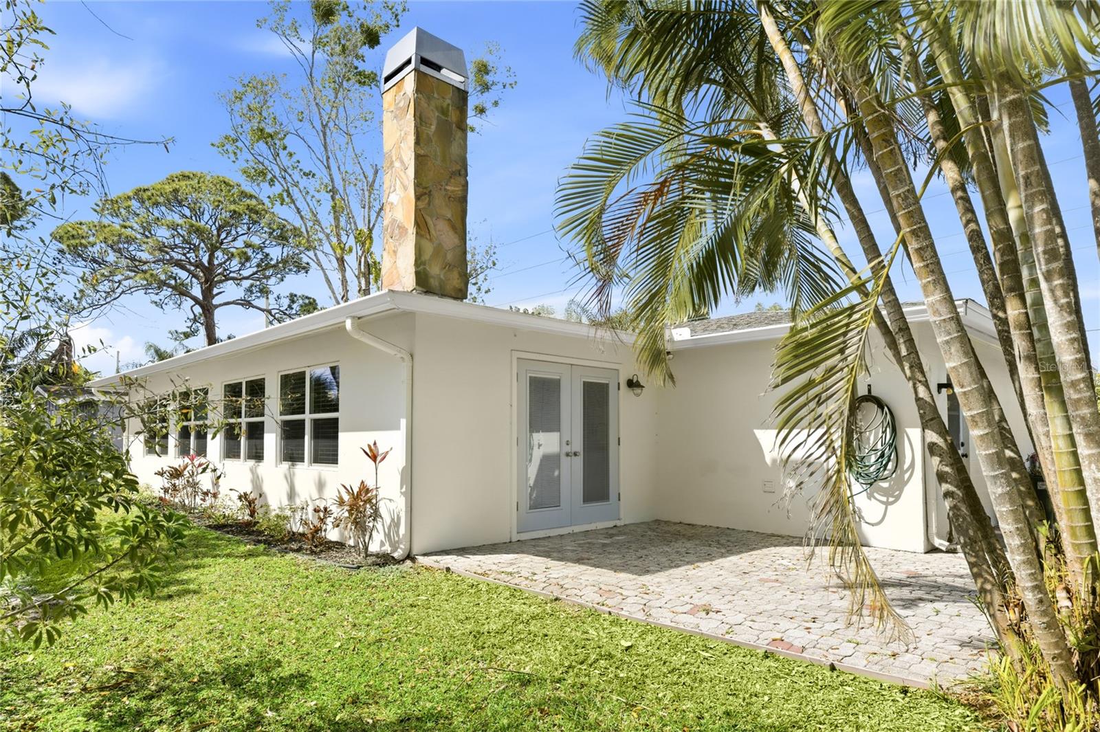 RESTFUL PINES - Residential Lease