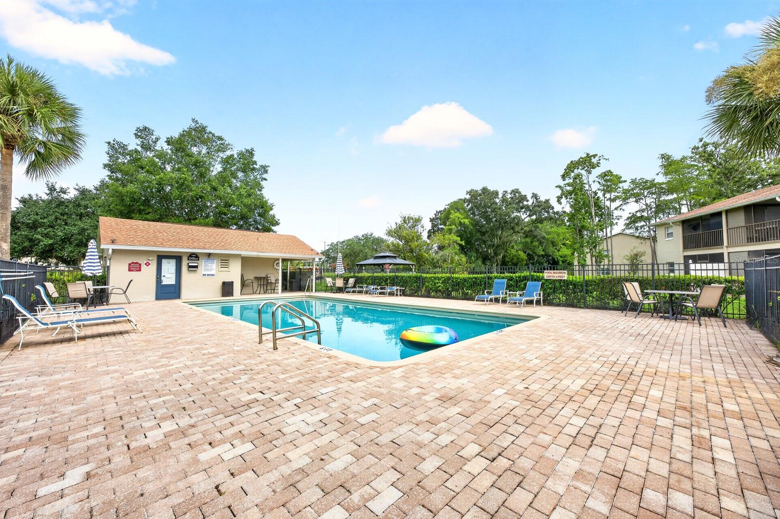 PERSHING OAKS - Residential