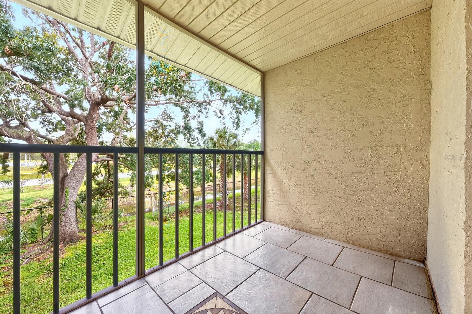 PERSHING OAKS - Residential