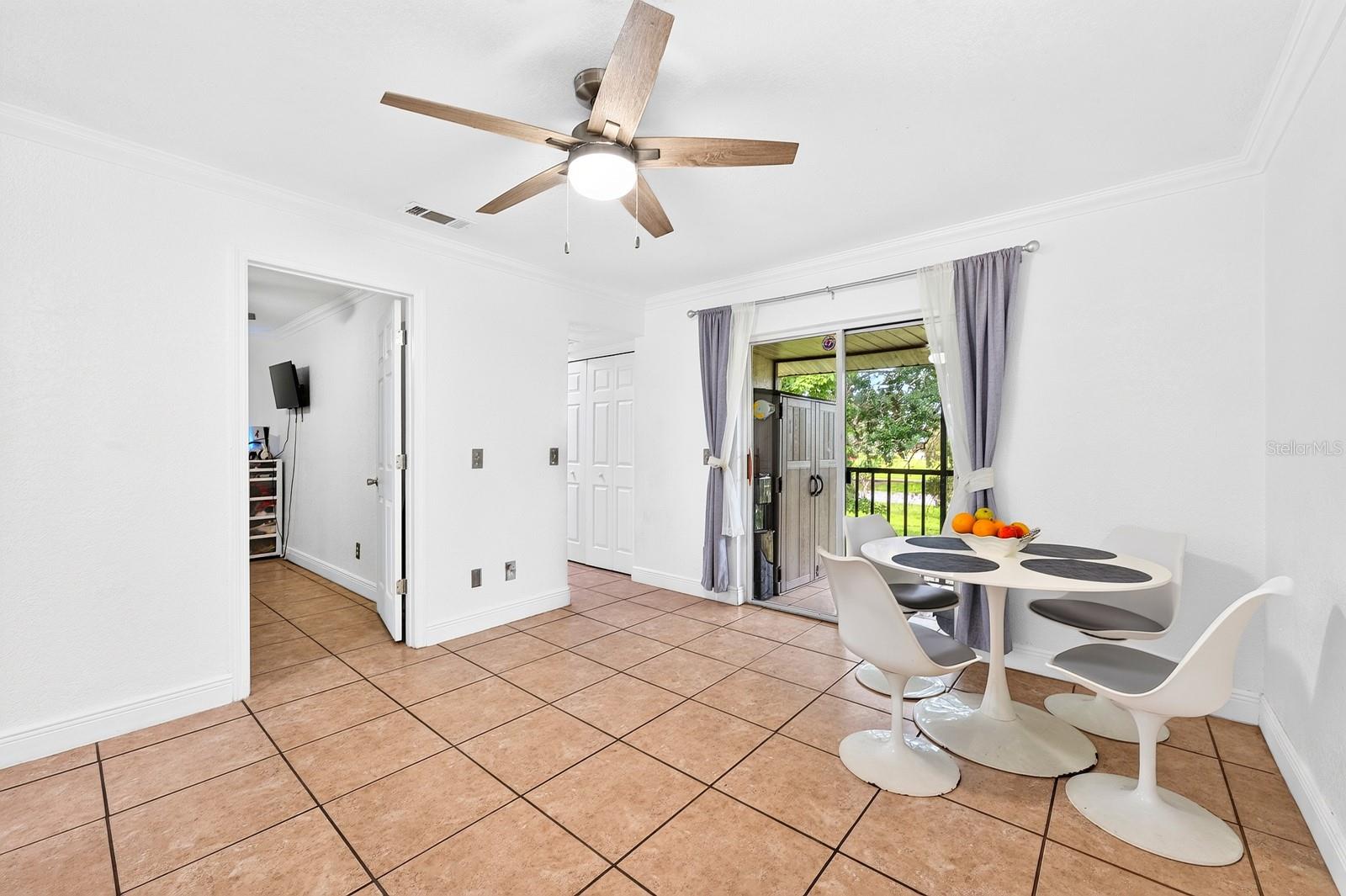 PERSHING OAKS - Residential
