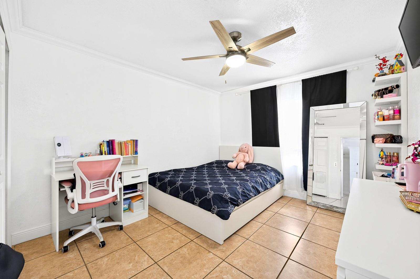PERSHING OAKS - Residential