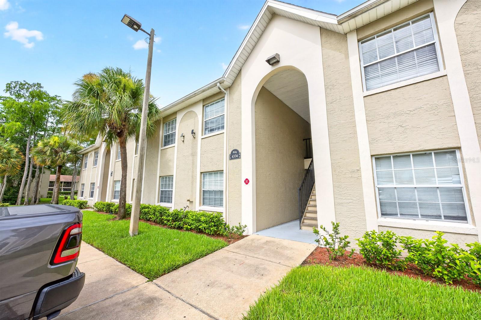 PERSHING OAKS - Residential