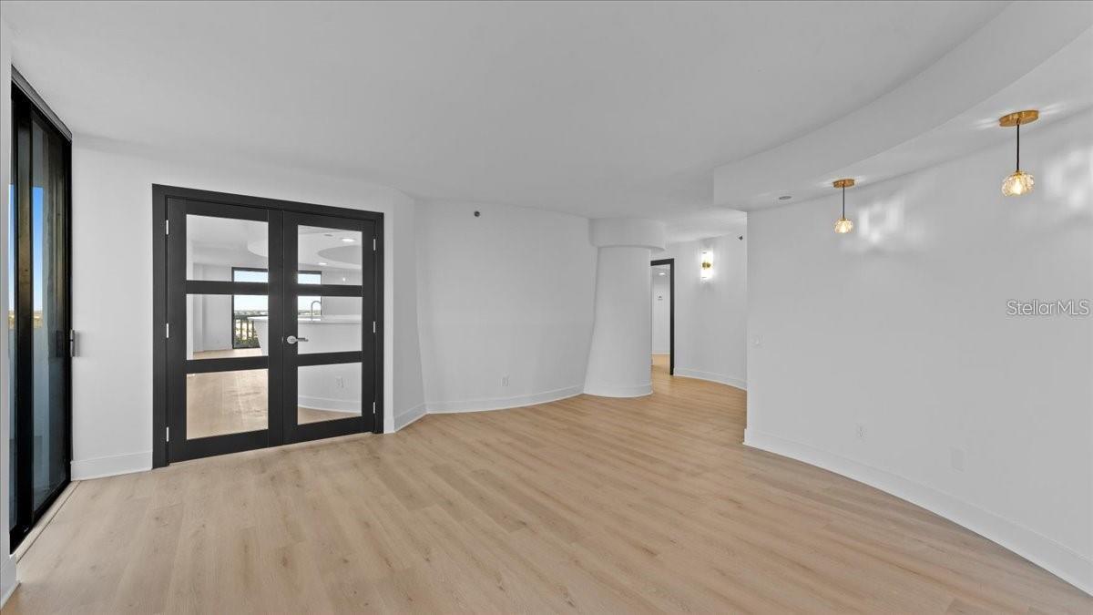 PARK LAKE TOWERS - Residential