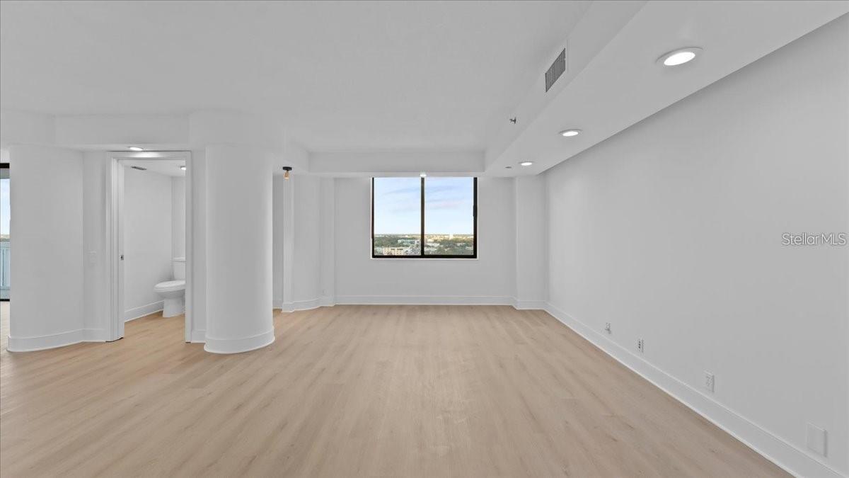 PARK LAKE TOWERS - Residential