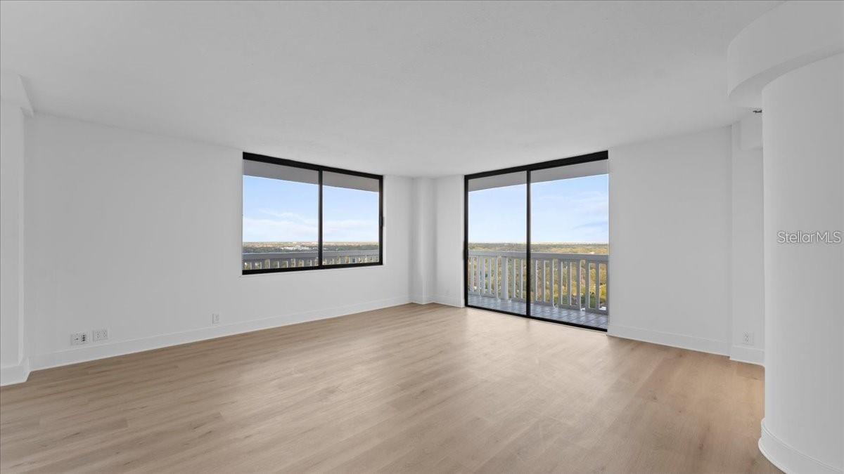 PARK LAKE TOWERS - Residential