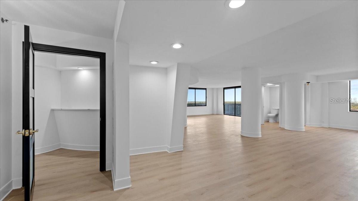 PARK LAKE TOWERS - Residential