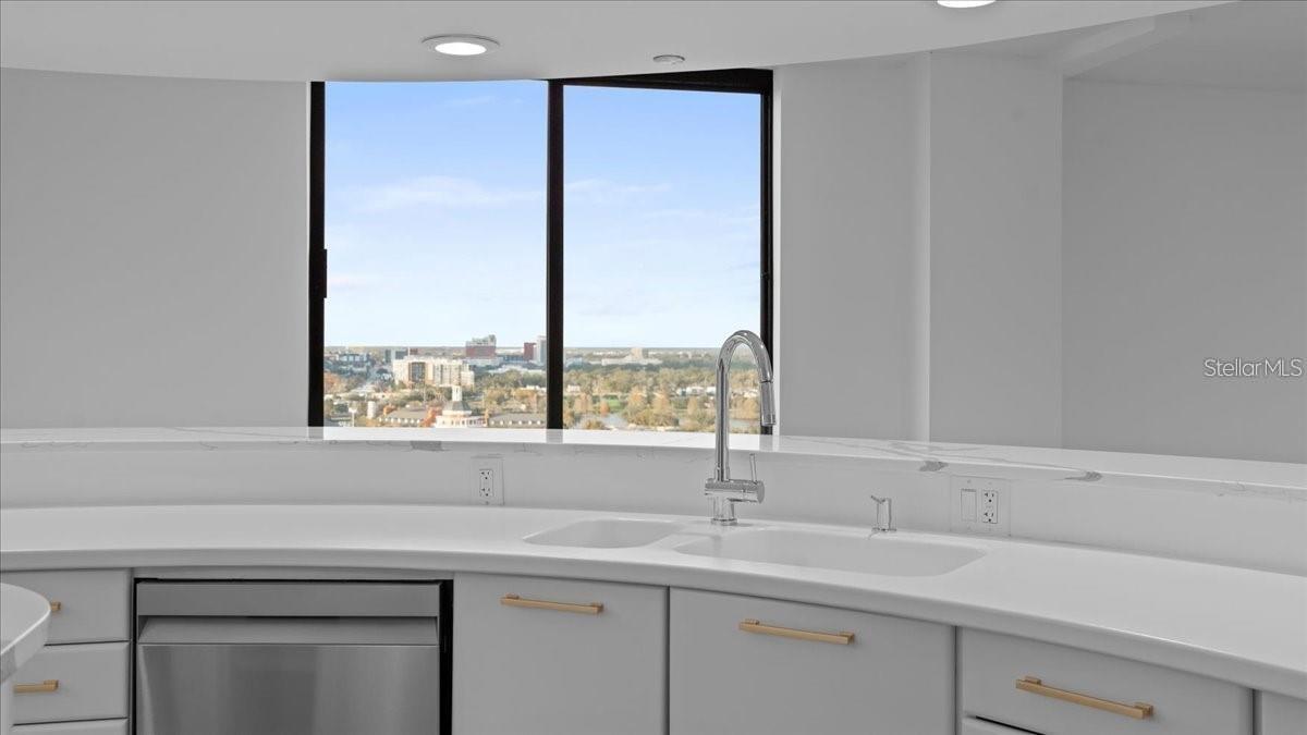 PARK LAKE TOWERS - Residential