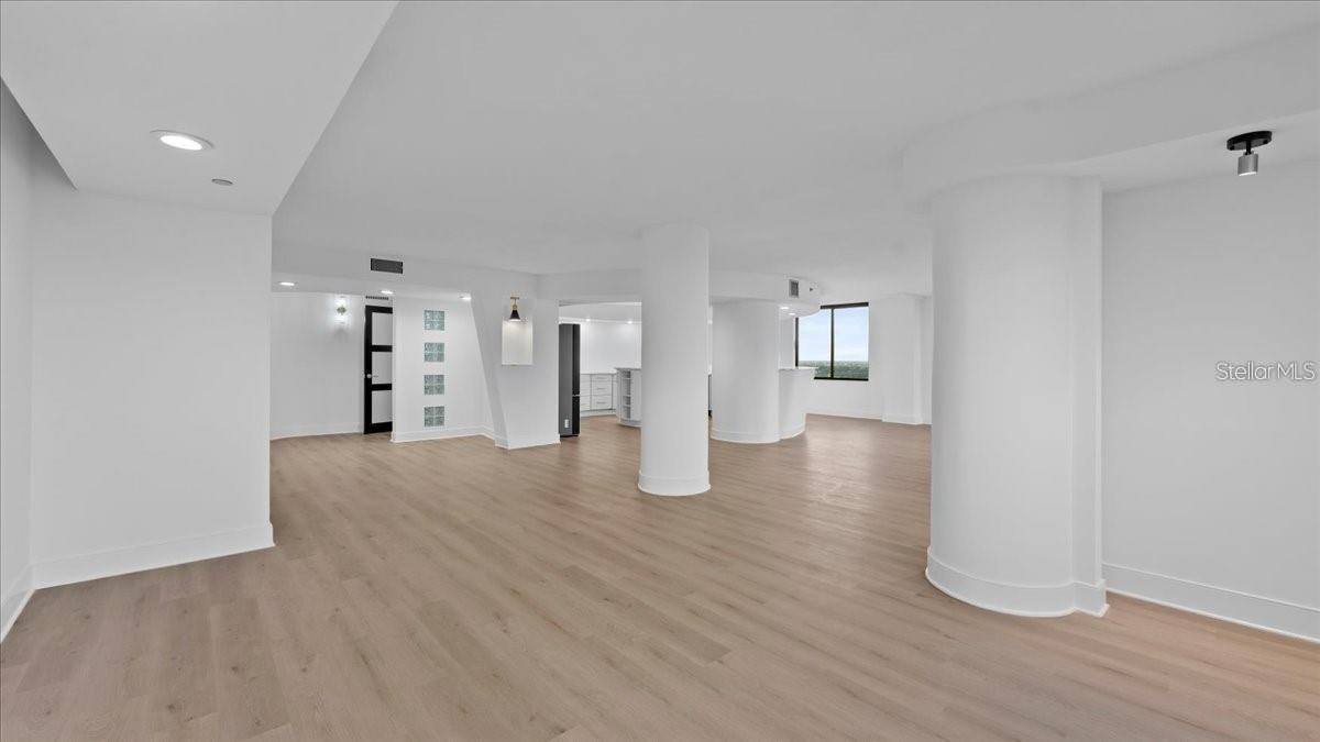 PARK LAKE TOWERS - Residential