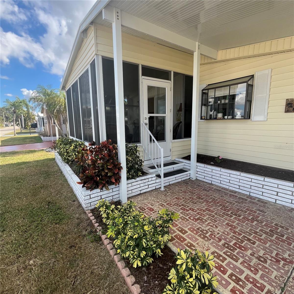 PALM LAKE ESTATES - Residential