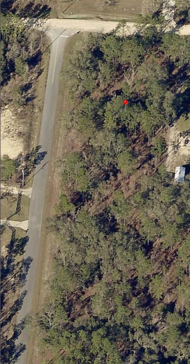 Amazing corner lot in the special Subdivision of Rolling Hills of 1.02 acres to build a home and a lifestyle in Ocala. Located in the middle of all the activities of Marion County: Rainbow River Park, World Equestrian Center (WEC), Hwy 200, Hwy 40, Downtown Ocala, School system.