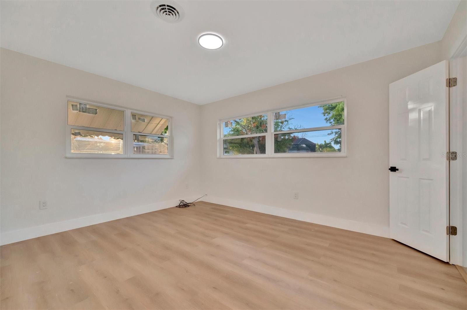 SOUTH GATE - Residential