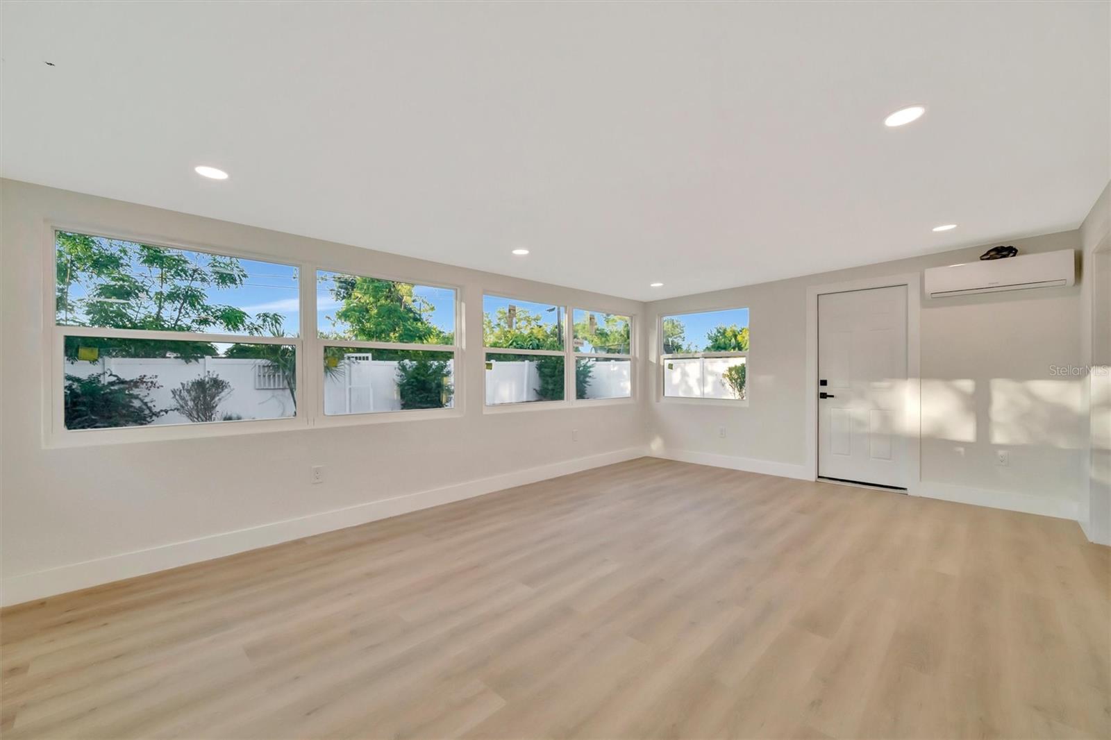 SOUTH GATE - Residential