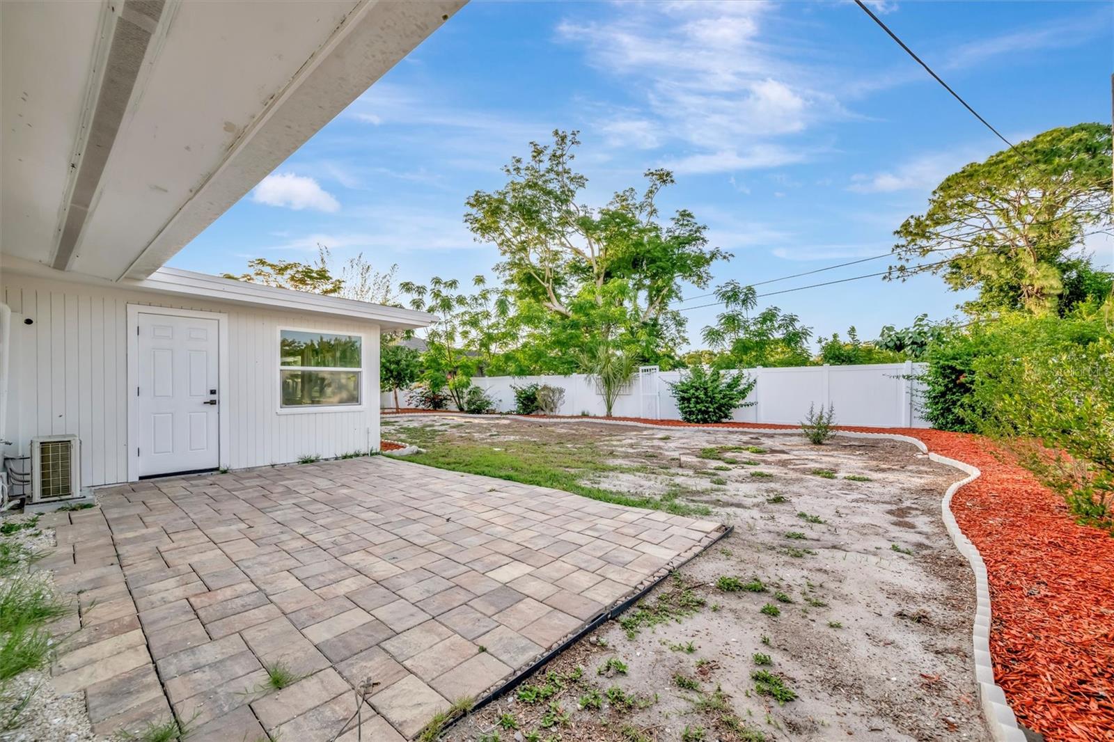 SOUTH GATE - Residential