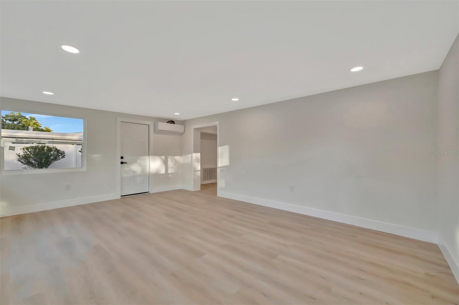 SOUTH GATE - Residential
